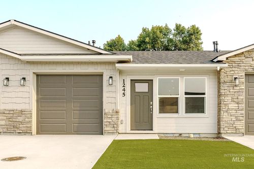 1245 Phillips Cir, Ontario, OR, 97914-3905 | Card Image