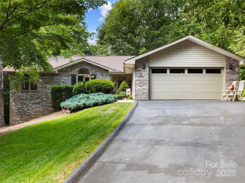 1820 Riverview Ct, Hendersonville, NC, 28739-8833 | Card Image