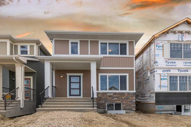 743 Bayview Hill Sw, Home with 3 bedrooms, 2 bathrooms and 2 parking in Airdrie AB | Image 2