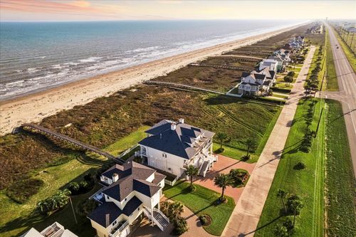 19507 Shores Dr, Galveston, TX, 77554-8635 | Card Image