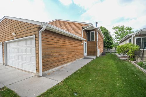1513 28th Ave S, Fargo, ND, 58103-5916 | Card Image