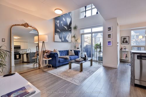 215-800 King St W, Toronto, ON, M5V3M7 | Card Image