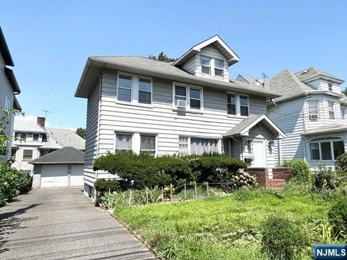 207 Grand Ave, Palisades Park, NJ, 07650-2167 | Card Image