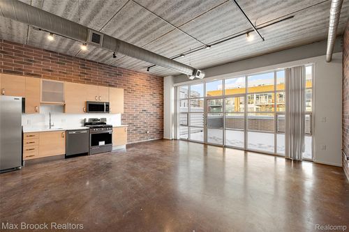 unit-16-333 E Parent Ave, Royal Oak, MI, 48067-3760 | Card Image