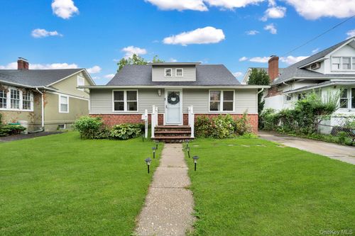 110 N Park Avenue, Islip, NY, 11706 | Card Image
