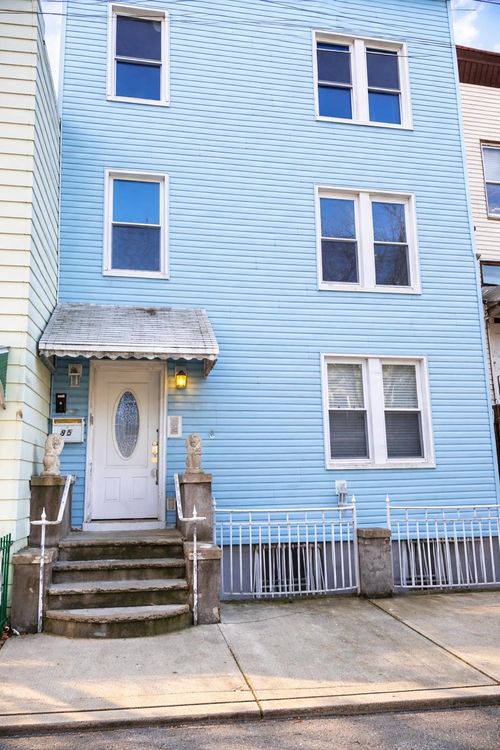 2-85 Laidlaw Ave, Jersey City, NJ, 07306-2105 | Card Image