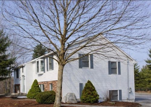 76 Franklin St, Derry, NH, 03038-1943 | Card Image