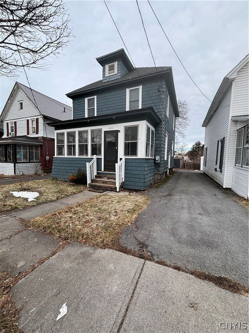 428 S Meadow St, Watertown, NY, 13601-3226 | Card Image