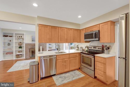 6868 Chelsea Rd, MCLEAN, VA, 22101-2803 | Card Image