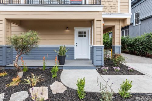 534-528 32nd St, Oakland, CA, 94609-3006 | Card Image