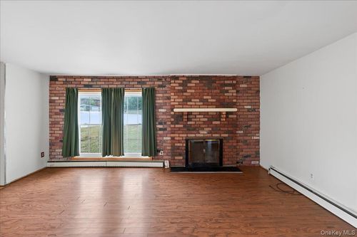 20 Longstreet Dr, Lake Grove, NY, 11755-2315 | Card Image