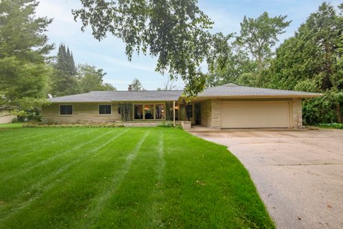 7420 N Longview Ave, GLENDALE, WI, 53209-2152 | Card Image