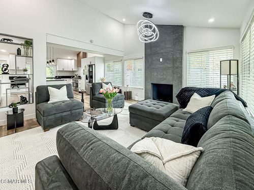 205 Cedar Heights Dr, Thousand Oaks, CA, 91360-1756 | Card Image