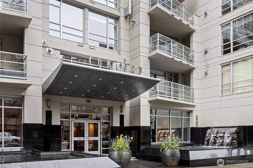 219-2929 1st Ave, Seattle, WA, 98121-3020 | Card Image