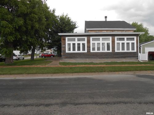 636 3rd St, Buffalo, IA, 52728-7724 | Card Image