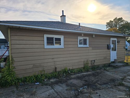 2419 Cedar St, Seaford, NY, 11783-2944 | Card Image