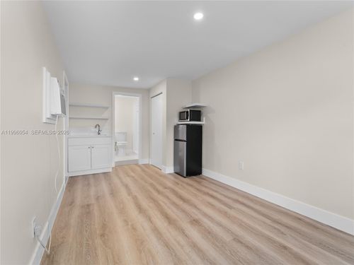 a-7401 Sw 38th St, Miami, FL, 33155-6611 | Card Image