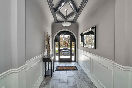 1b-4520 S King Dr, Chicago, IL, 60653-4167 | Card Image