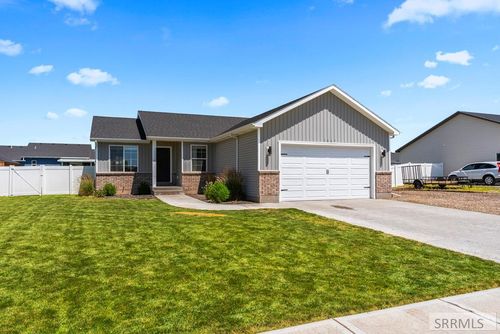 3867 E Hyrum Dr, Idaho Falls, ID, 83401-1735 | Card Image