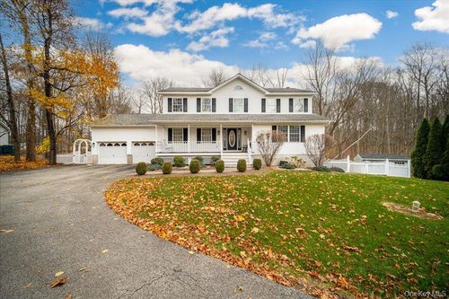 51 Mina Dr, Wappingers Falls, NY, 12590-4446 | Card Image