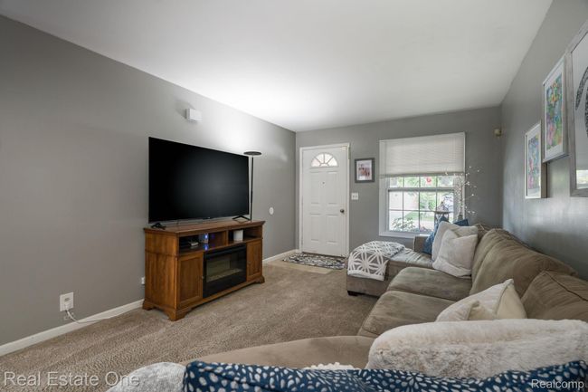 6-web-or-mls-438 Oakgrove Ct-6.jpg | Image 5