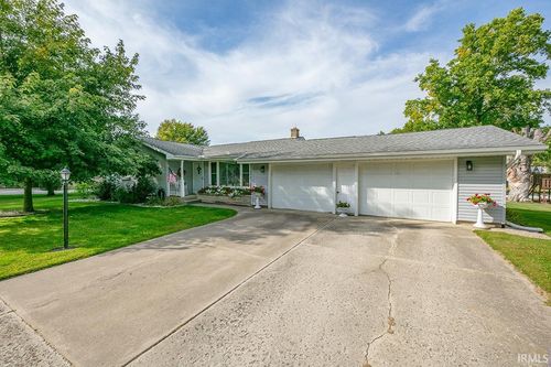 229 W Lincoln St, Millersburg, IN, 46543-9768 | Card Image