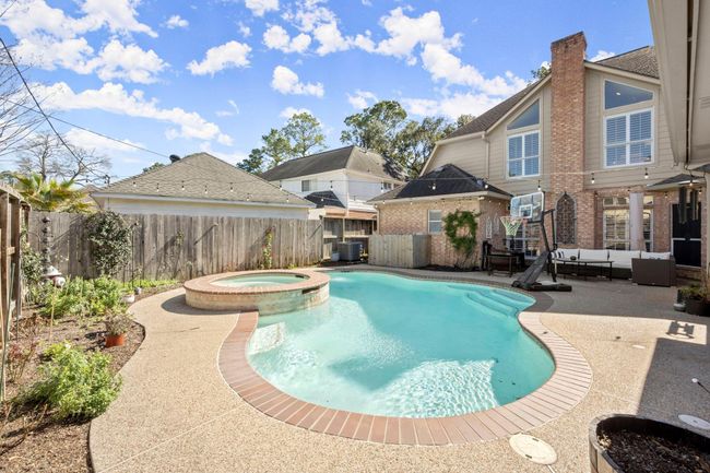 The 4' fence at the back of the home keeps pool equipment tidy and out of sight. | Image 34