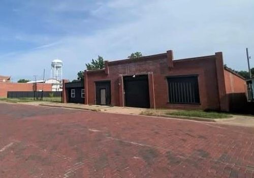 111 E Butler St, Yates Center, KS, 66783-1403 | Card Image