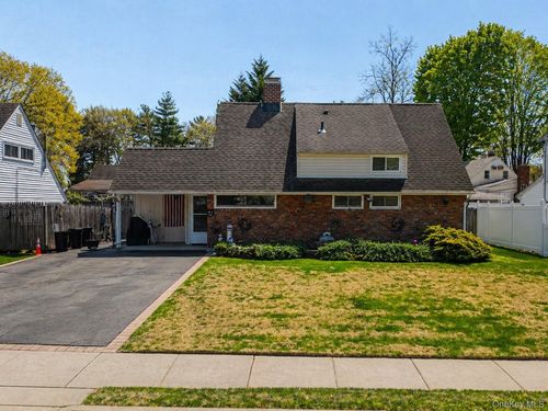 6 Mead Ln, Westbury, NY, 11590-6304 | Card Image