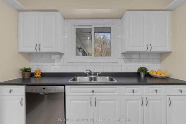 3763 Whitecap Dr, House other with 3 bedrooms, 2 bathrooms and 5 parking in Innisfil ON | Image 12