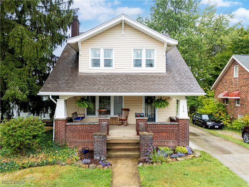 178 Fairlawn Ave, Wadsworth, OH, 44281-2252 | Card Image