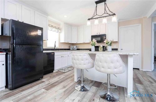 20391 Brown Ln, Weston, OH, 43569-9542 | Card Image