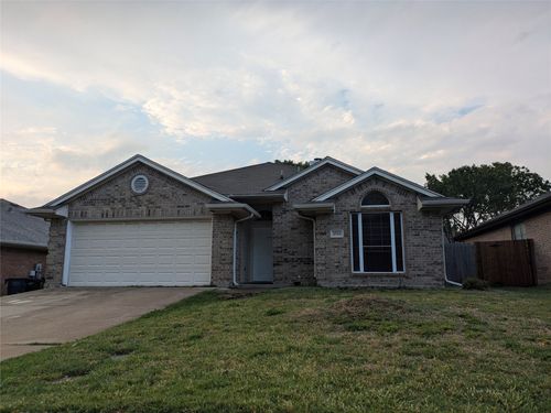 3713 Broken Pine Trl, Fort Worth, TX, 76137-6042 | Card Image