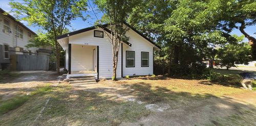 3208 Avenue J, Fort Worth, TX, 76105-3106 | Card Image