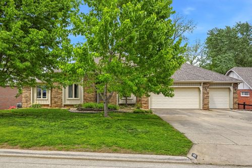 1915 E Canterbury Street, Springfield, MO, 65804 | Card Image