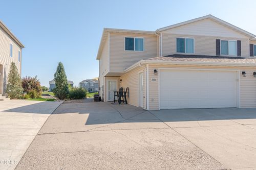 2008 Marina Rd Se, Mandan, ND, 58554-6266 | Card Image