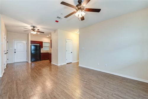 apt-2028-1915 Dartmouth St, College Station, TX, 77840-4157 | Card Image