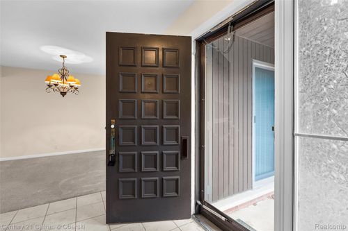 3118 Lindenwood Drive, Dearborn, MI, 48120 | Card Image