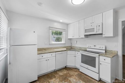 2-440 Alter Rd, Detroit, MI, 48215-3105 | Card Image