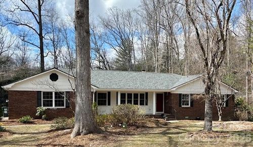 201 Camellia Way, Hendersonville, NC, 28739-8301 | Card Image