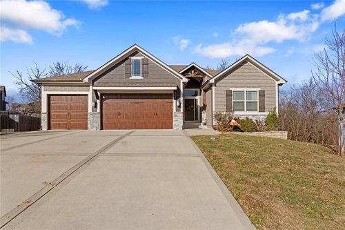 106 E Woodland Ave, Lone Jack, MO, 64070-9313 | Card Image