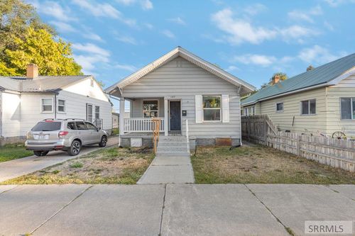 137 3rd St, Idaho Falls, ID, 83401-3905 | Card Image