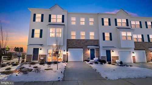 8325 Alexander Ct, BREINIGSVILLE, PA, 18031-8756 | Card Image