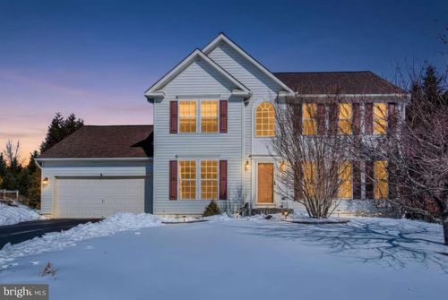 2040 Waterfall Dr, HANOVER, PA, 17331-8238 | Card Image