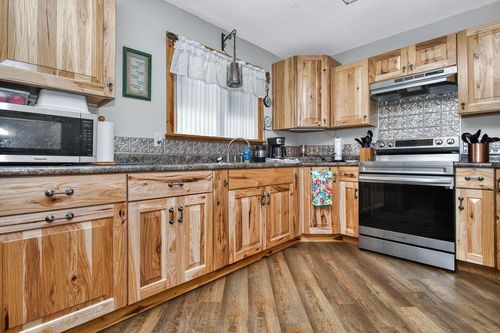 637 E Clay Street, UNKNOWN, WI, 53190 | Card Image