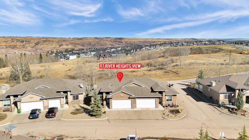 117 River Heights View, Cochrane, AB, T4C0E6 | Card Image
