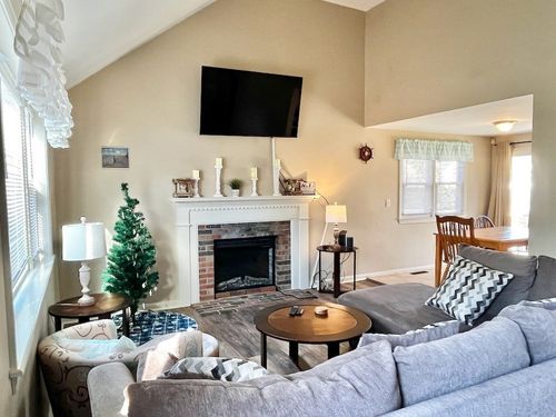 94 Cottonwood Ln, Centerville, MA, 02632-1911 | Card Image