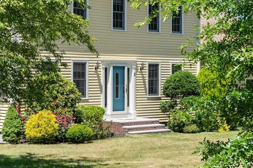 2 Carriage Way, Sterling, MA, 01564-2333 | Card Image