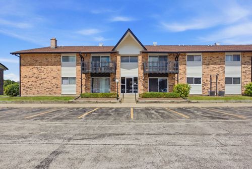 106-24B Kingery Quarter, Willowbrook, IL, 60527 | Card Image