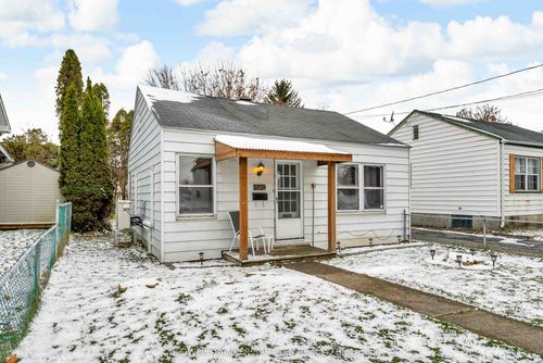 {{alt}} | Card Image